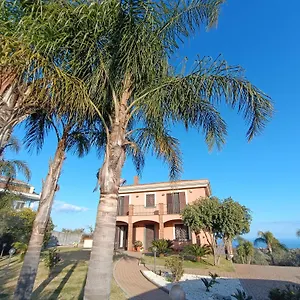 Feluchia Tra Il Mare E Il Vulcano 2*, Acireale Italie